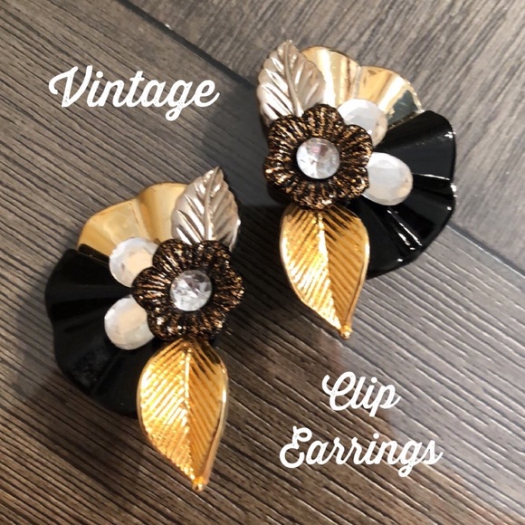 Vintage 80’s - 90’s Acrylic Gem & Flower Cluster Clip Earring Black & Gold - Picture 1 of 14